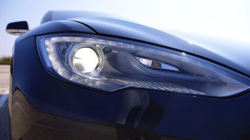 The P90D incorporates active daytime running LED headlamps.