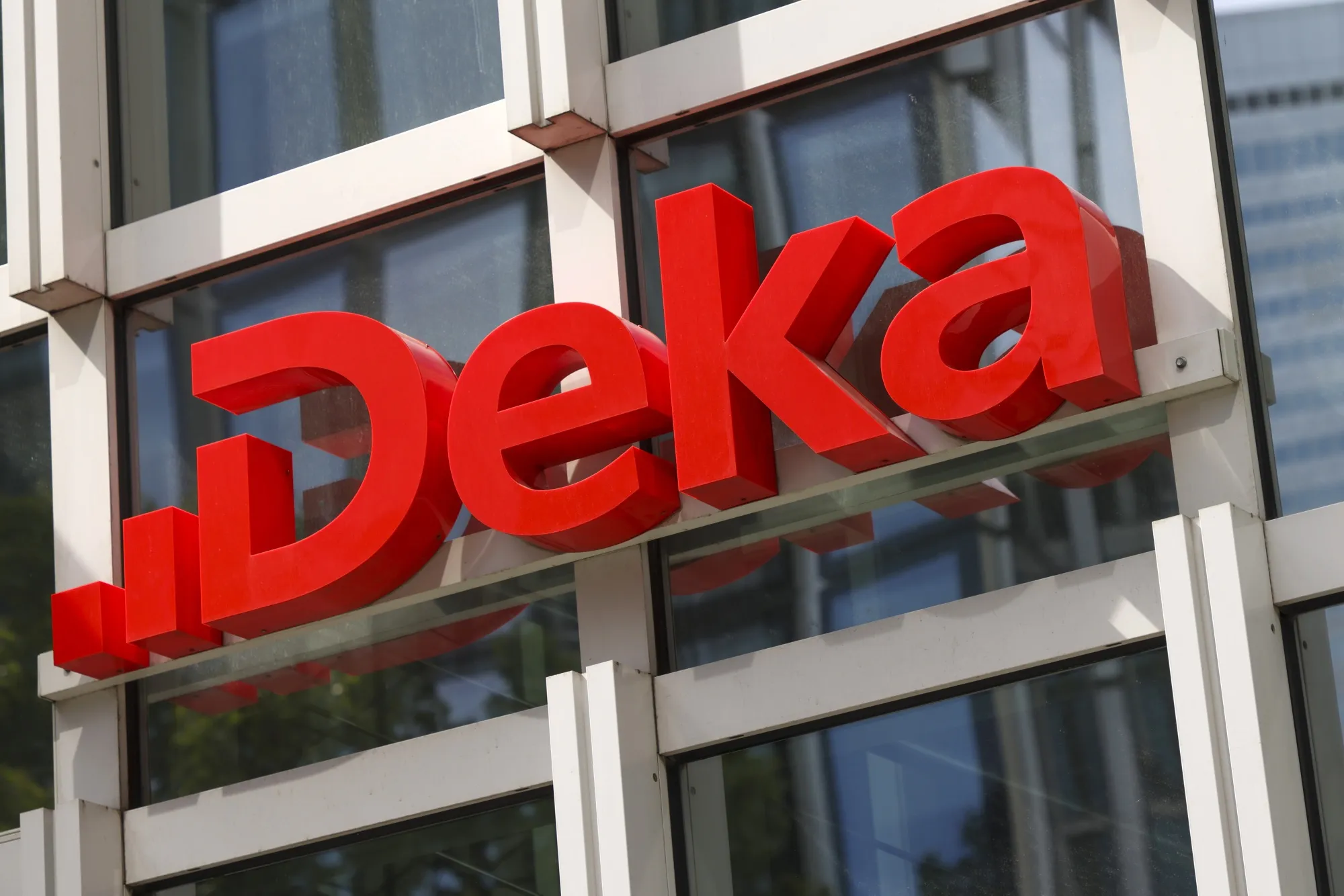 Deka startet Rüstungs-ETF und nähert sich €20 Mrd. bei ETFs - Bloomberg