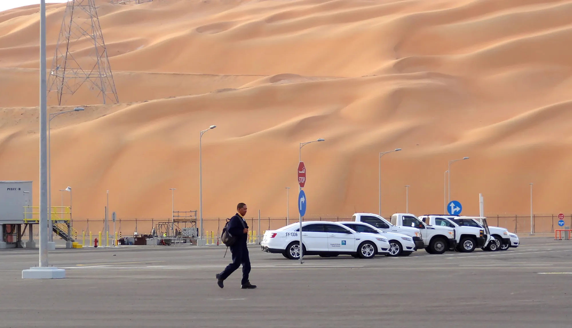 A worker leaves Aramco’s Natural Gas Liquids plant in Saudi Arabia’s remote Empty Quarter, near the United Arab Emirates,&nbsp;on May 10, 2016.&nbsp;