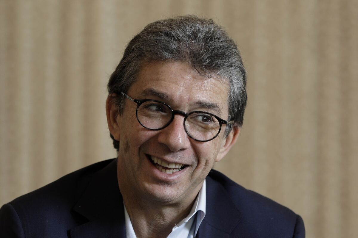 as-altria-eyes-pot-philip-morris-ceo-ignores-peer-pressure-bloomberg