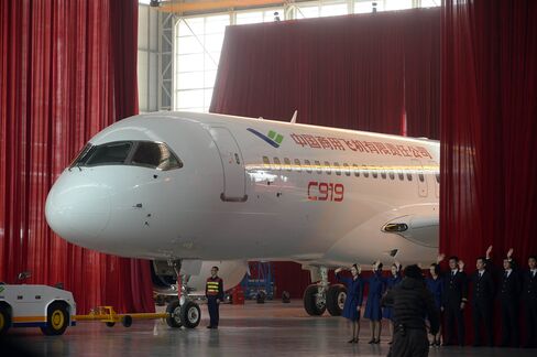 China's COMAC, Russia's UAC launch JV to develop jumbo jet