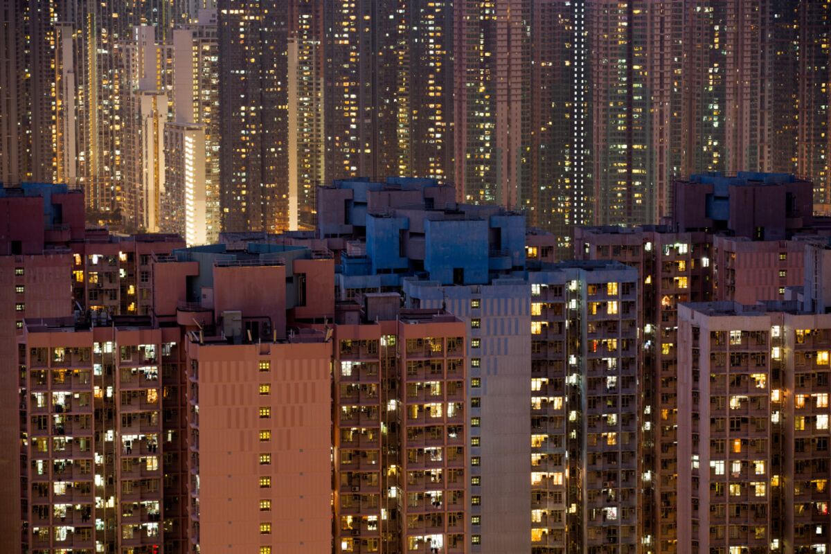 Hong Kong Banks Struggle to Sell Foreclosed Homes Even at 20% Discount