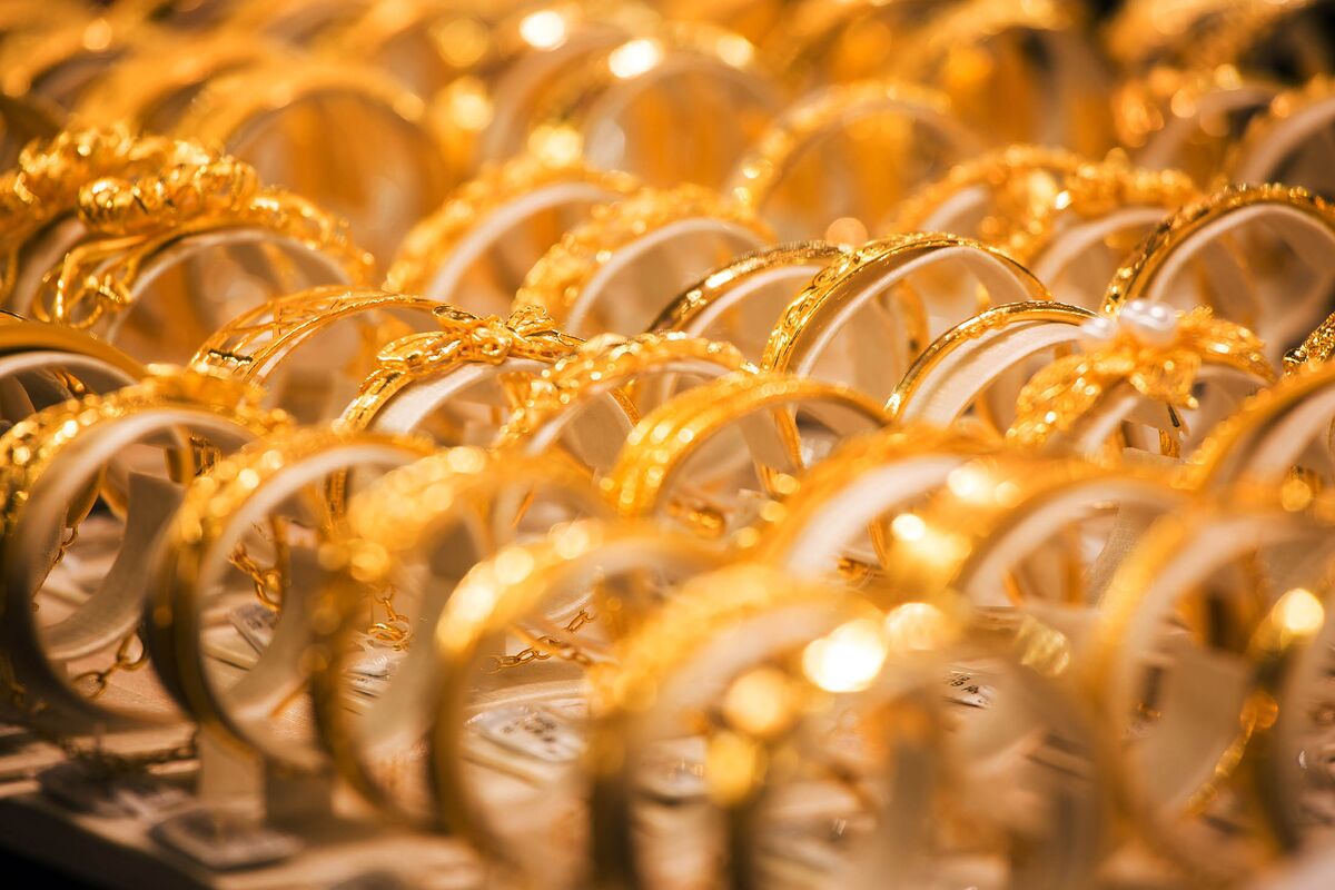 UBS Wealth Recommends Buying Gold Near $1,200 for Insurance ... - Bloomberg