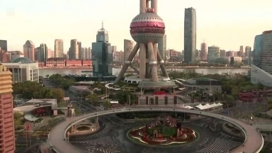 Traders Caught in Shanghai Lockdown Skip Showers, Lose Sleep