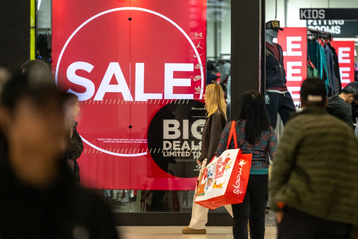 
                            World Economy Latest: UK, Japan Budgets; Wary US Consumers