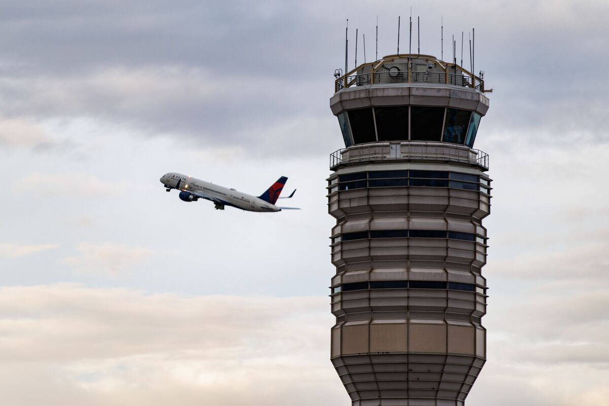 US Airlines Cut Flights as Shutdown Drags On US Airlines Cut Flights as Shutdown Drags On