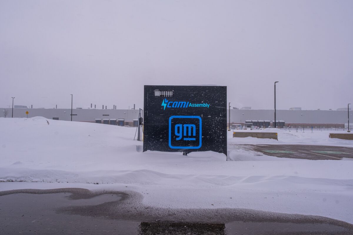 bloomberg.com - David Welch - GM Fails to Repeat Ford's Wall Street Bump With AI Battery Push