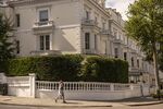 Luxury London Home Sellers Cut Asking Prices to Keep Deals Alive