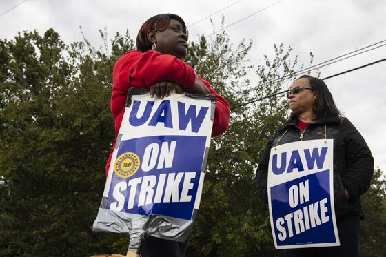 GM’s $2 Billion Blow From Strike Also Hits Union Workers’ Wallets 