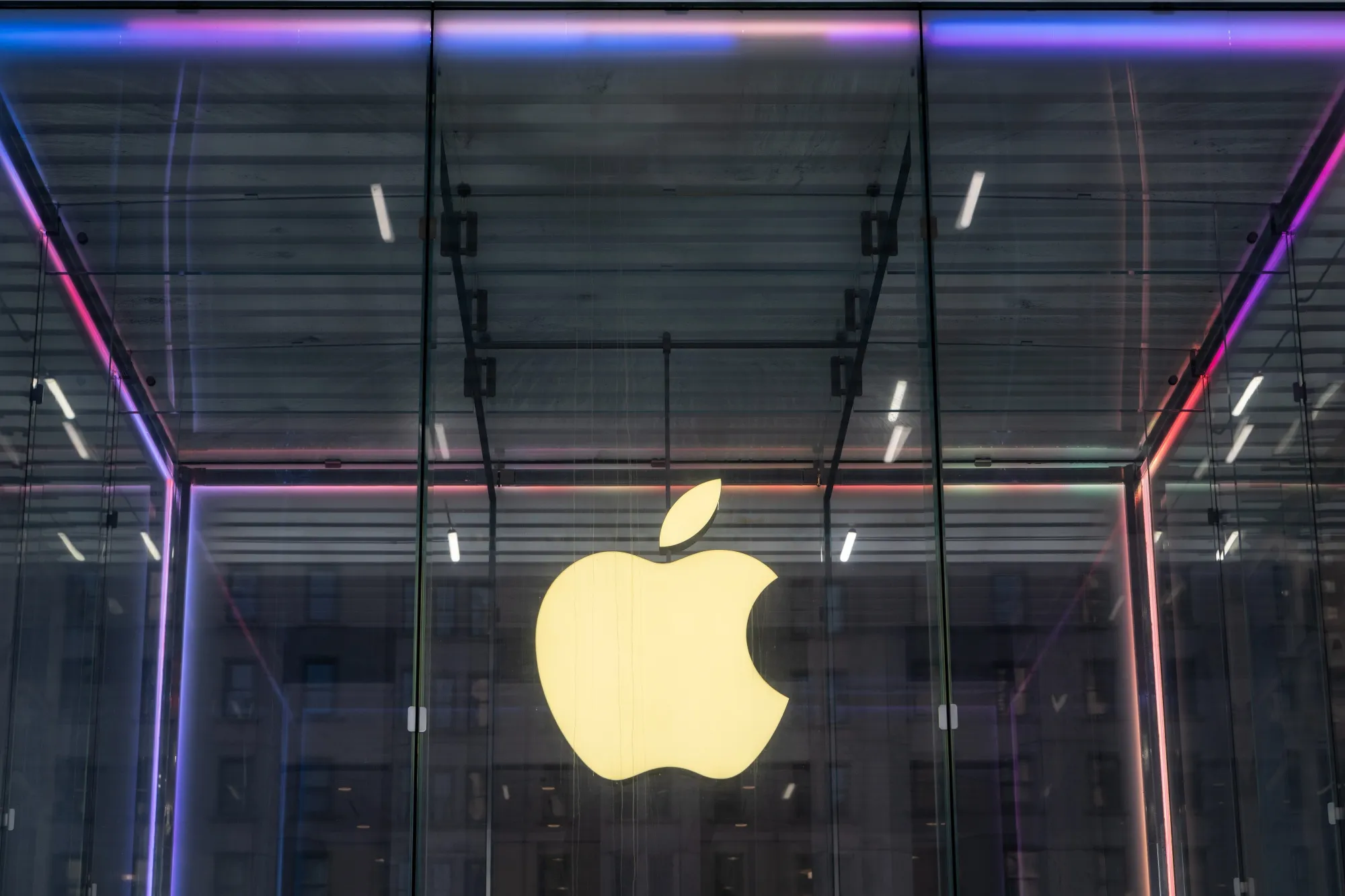 Apple Announces $100 Billion US Investment Ahead of Trump Event - Bloomberg