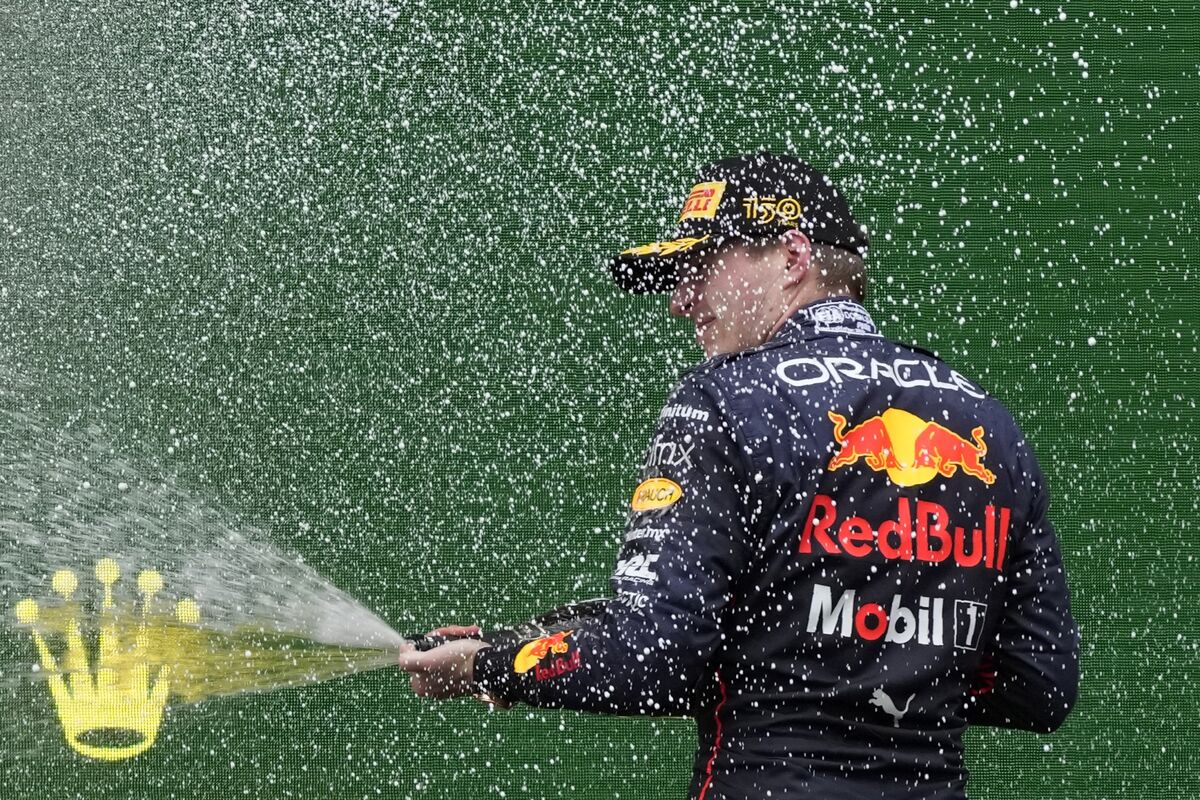 Verstappen And Red Bull Embarrass Ferrari At Imola - Bloomberg