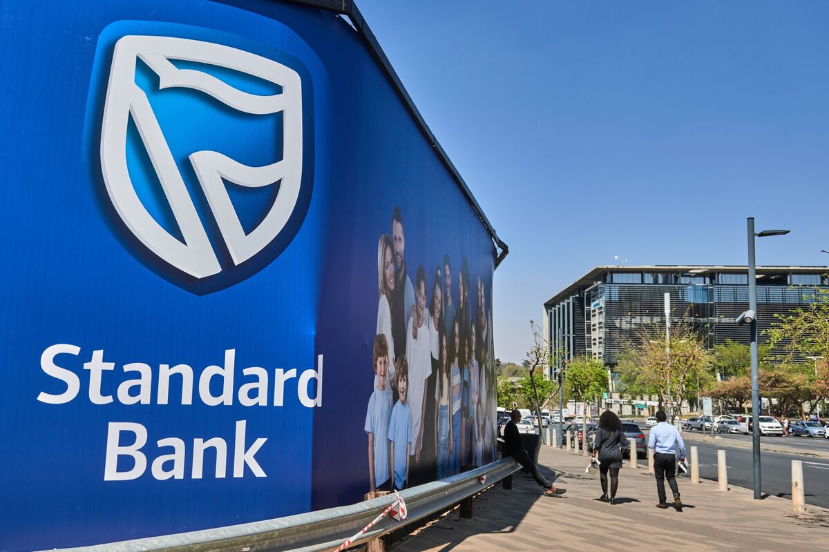 Standard Bank Profit at Record as Fees Trump Waning Loan Income