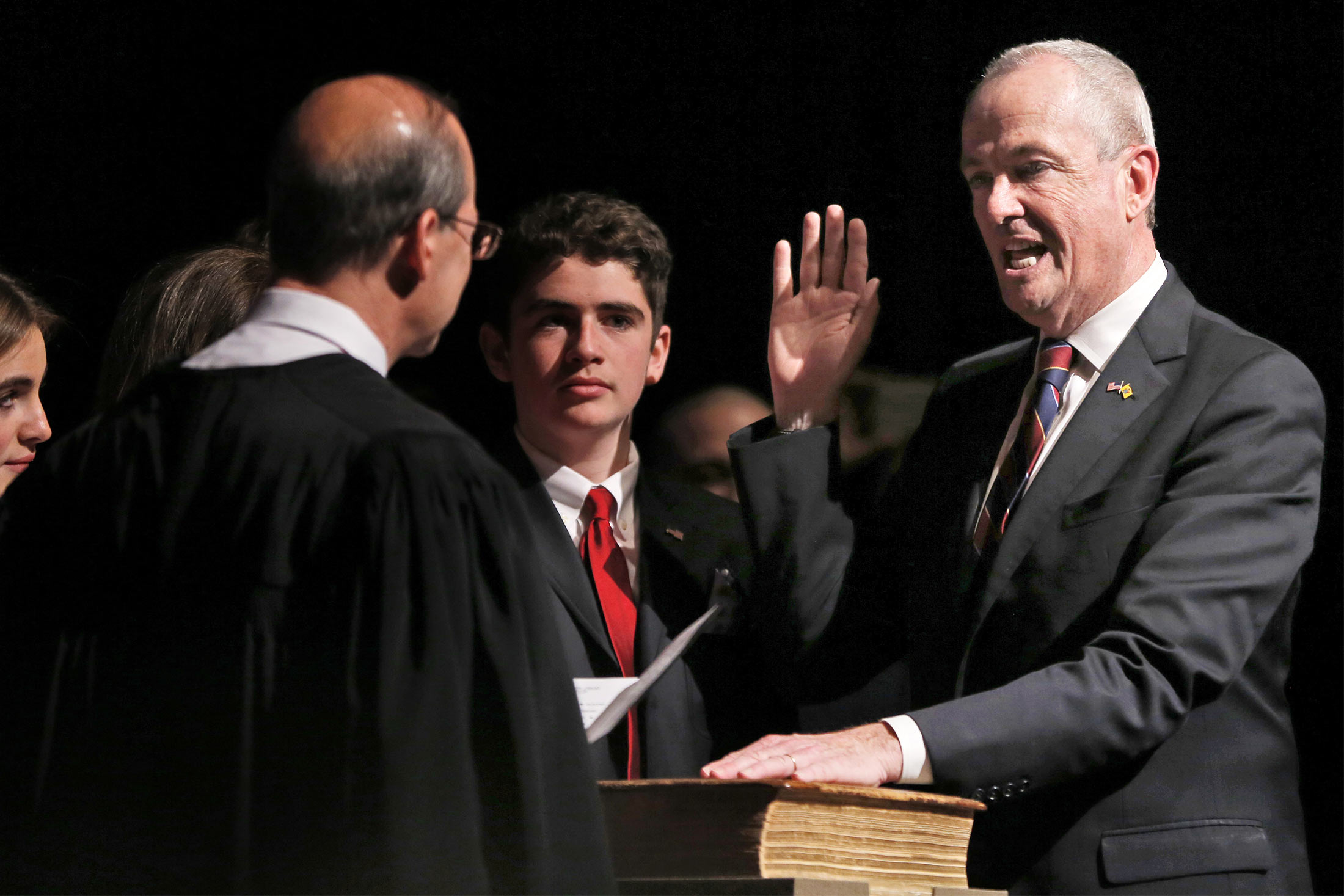 Murphy Sworn In as New Jersey Governor pic image