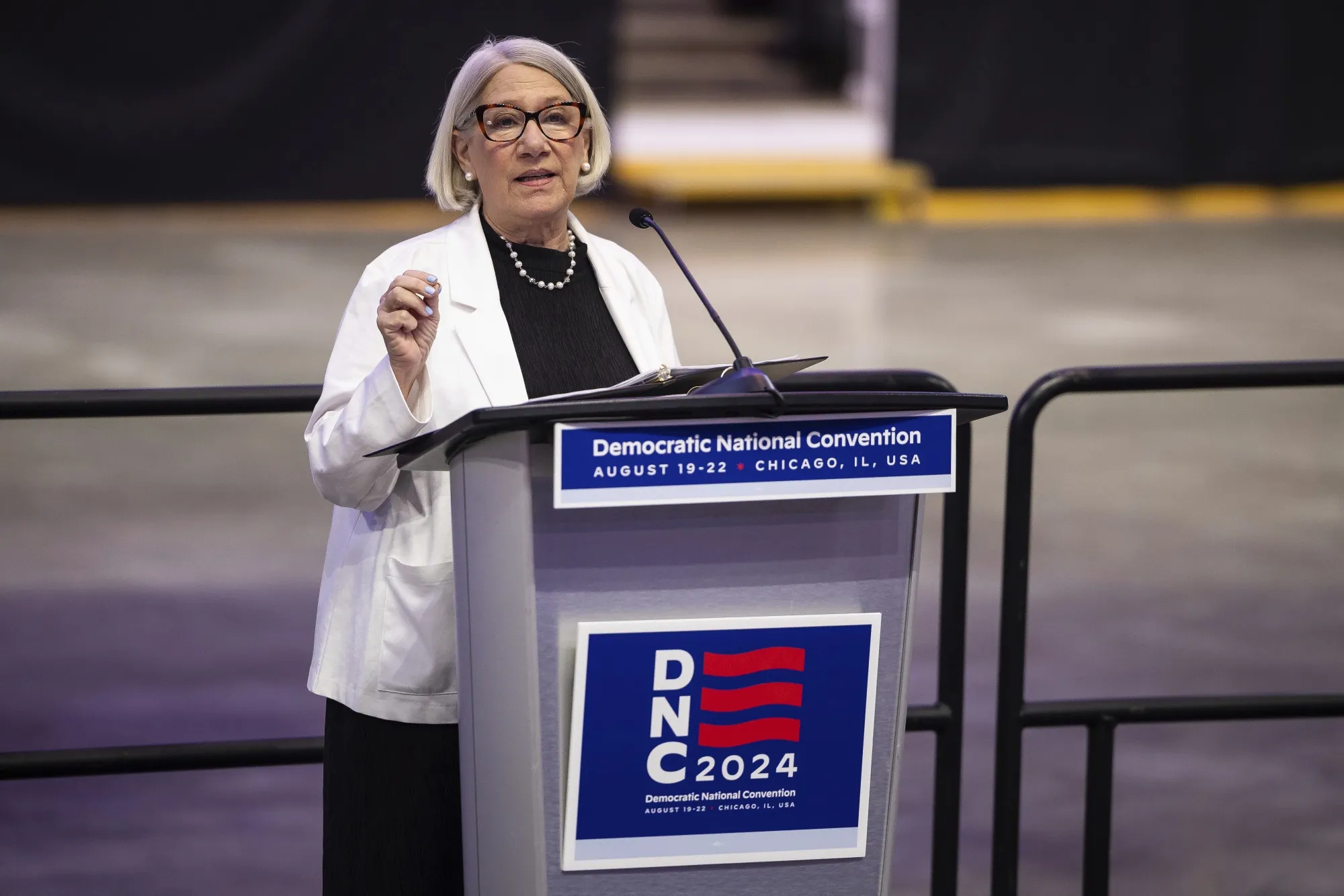 トップス LEWIN / WHITE gadidanoniem Biden Adviser Dunn Leaving White House for Democratic Super PAC