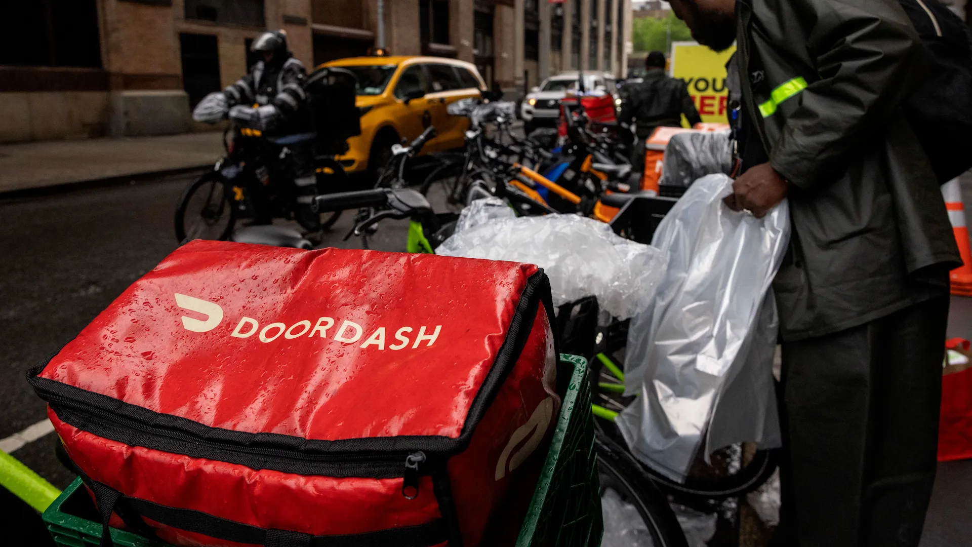 Watch DoorDash’s Buying Spree - Bloomberg