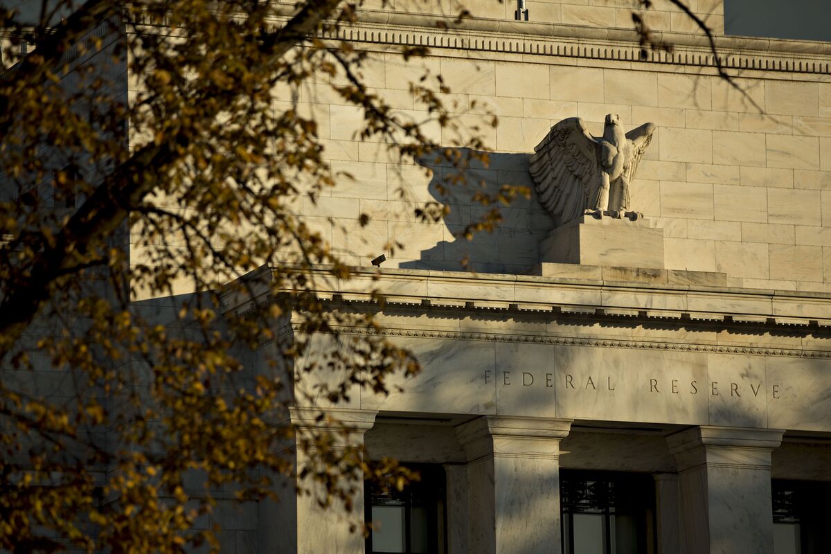 Fed on Collision Course With Bond Markets in Curve Conundrum - Bloomberg