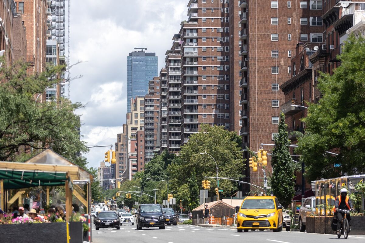 Manhattan Rents Hit $5,000 Record While Listings All But Vanish - Bloomberg.com