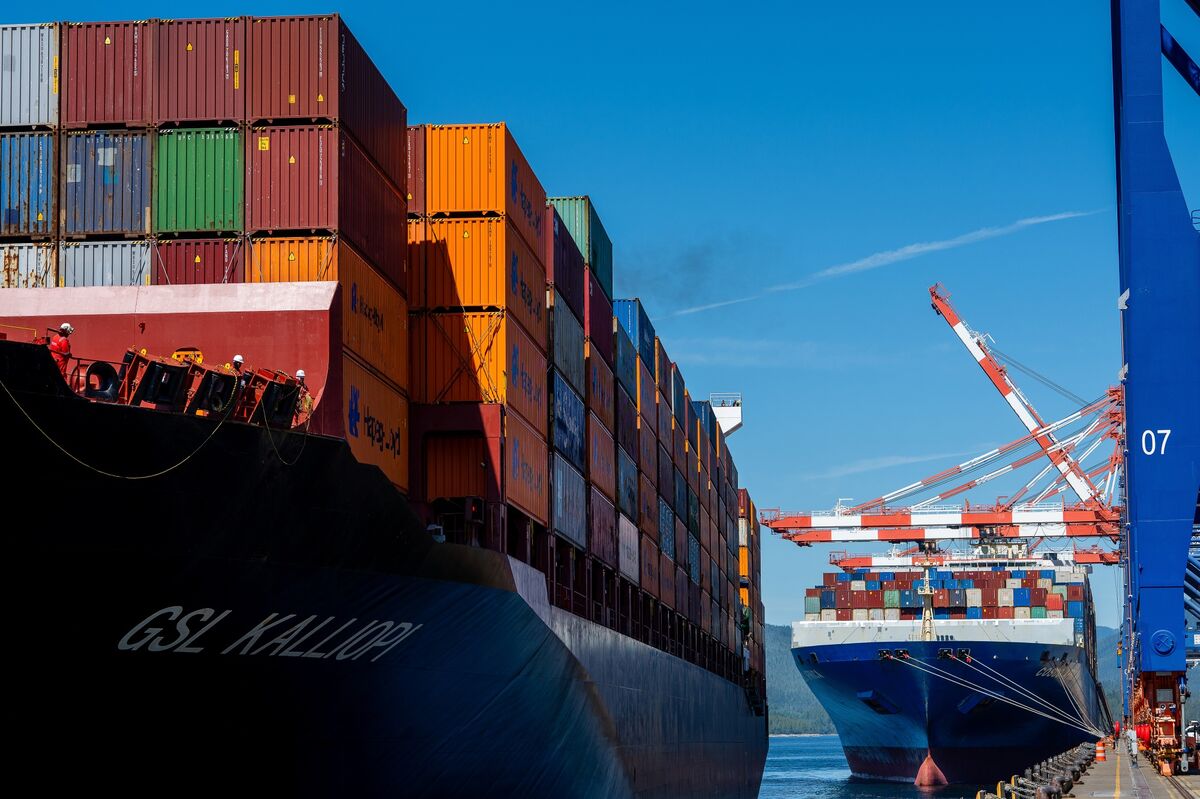 
                            Canadian Stocks Whipsaw After Trump Tariffs Struck Down