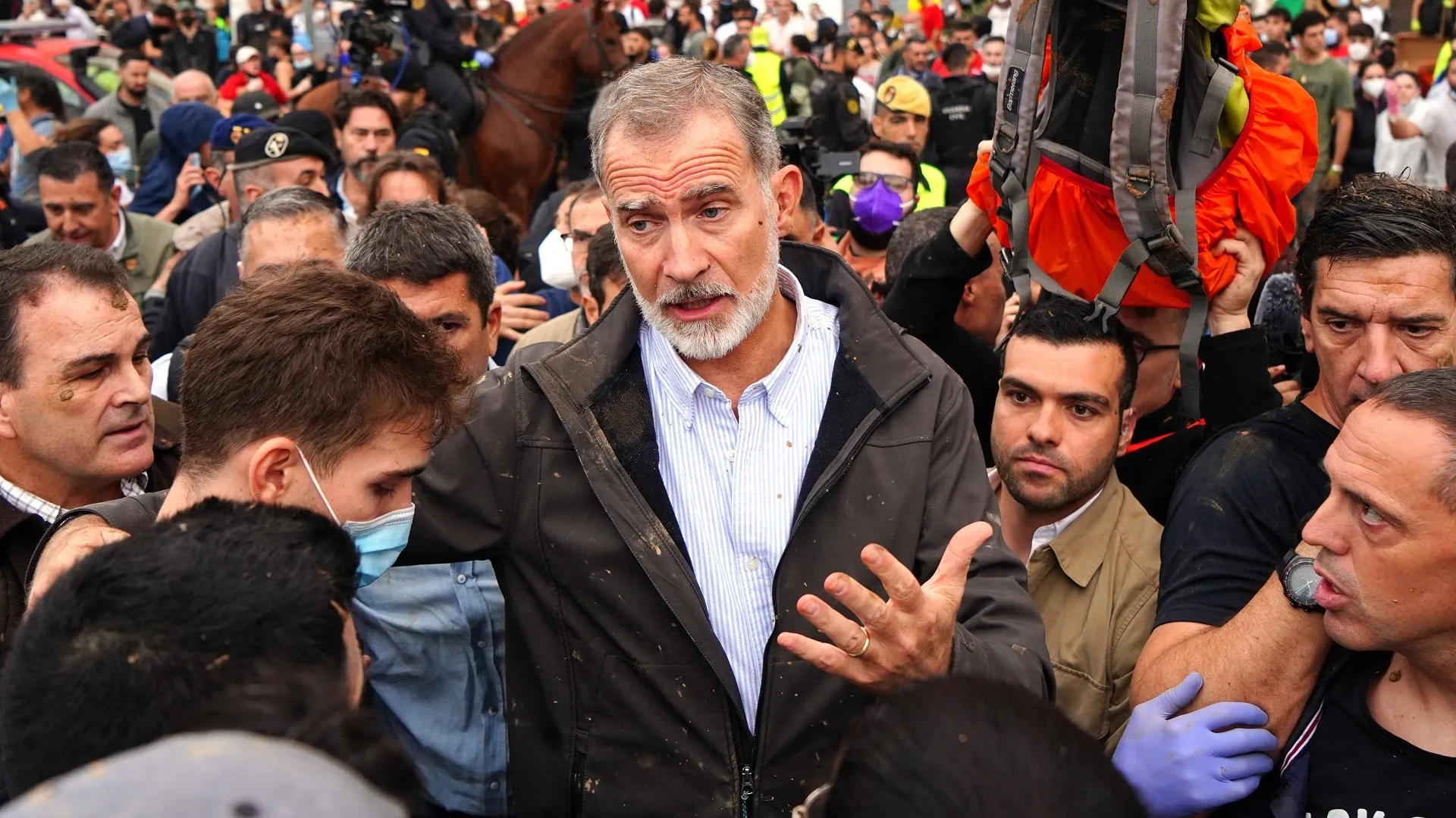 Watch Spain's King Felipe Surrounded by Angry Crowds in Flooded Town ...