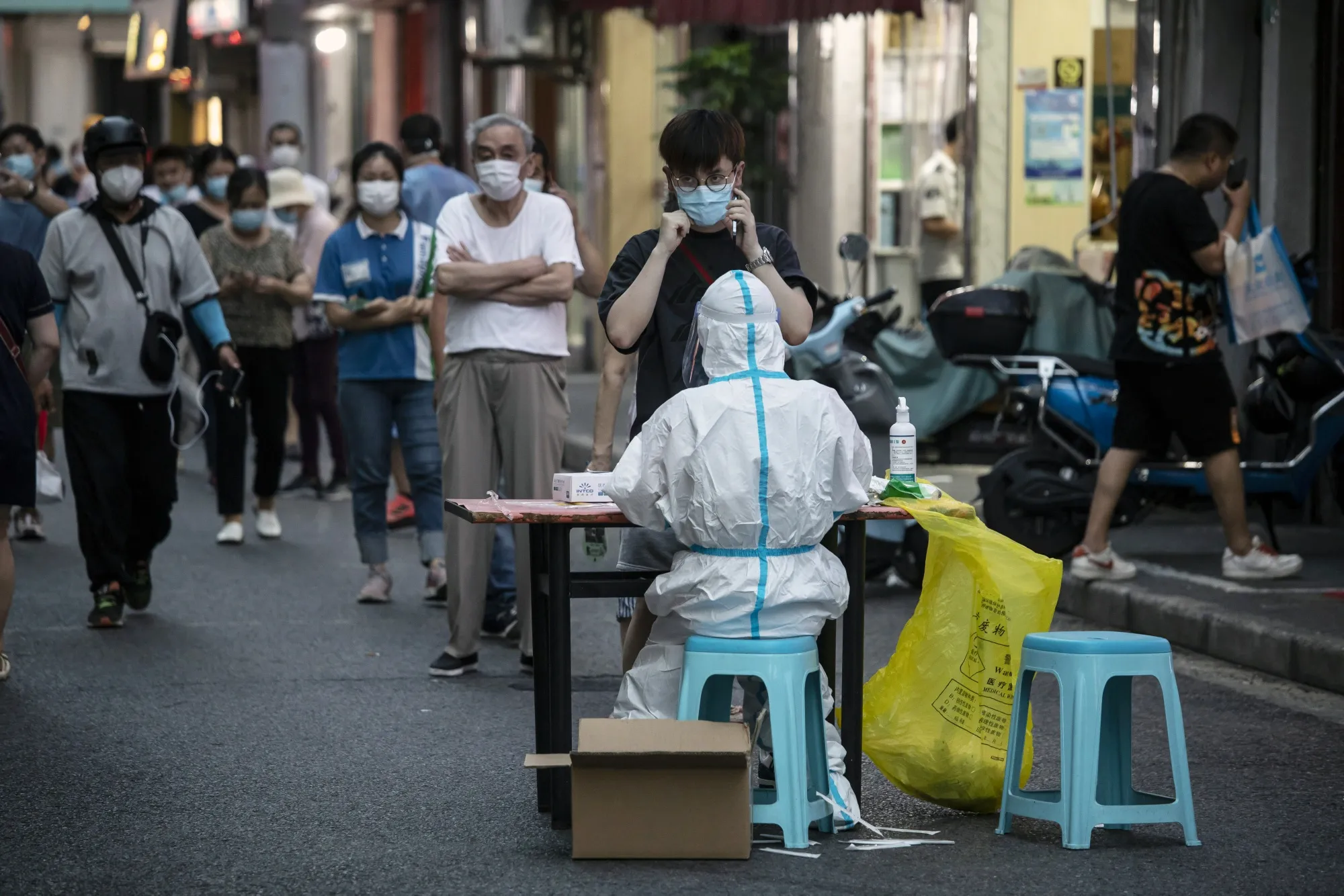 Residents queue at a Covid-19 testing station in Shanghai, China, on Saturday, July 23, 2022.&nbsp;