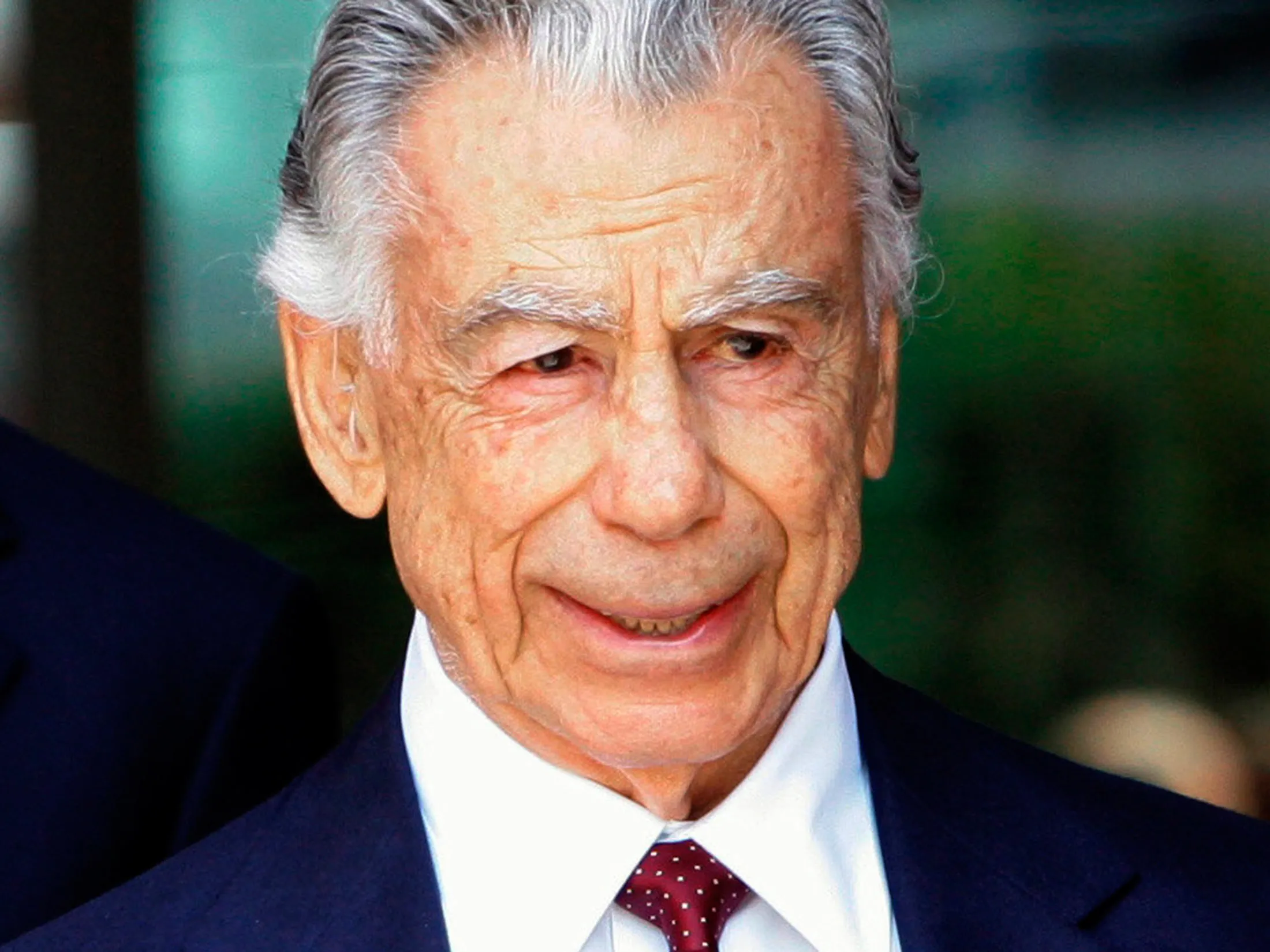 Kirk Kerkorian, Billionaire Investor, Dies at 98 - Bloomberg
