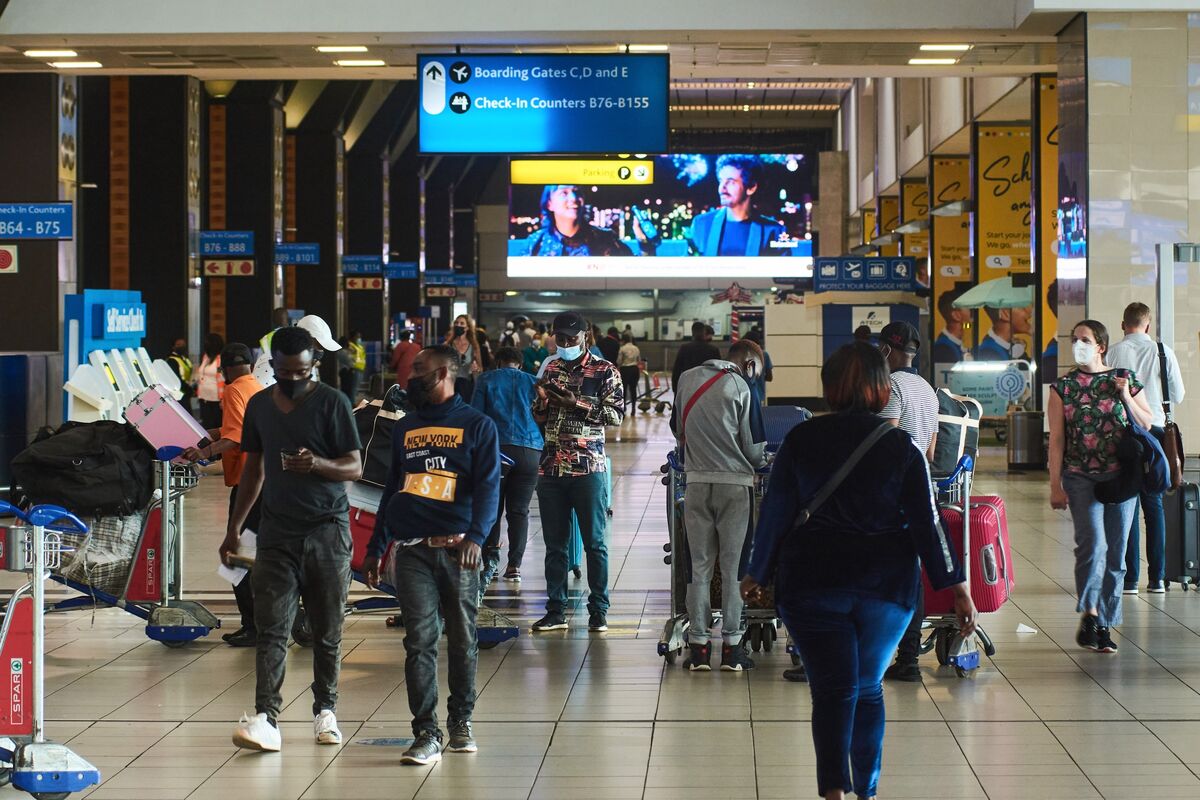 
                            S. Africa Arrests Men Headed to Russia on Army Work Suspicion