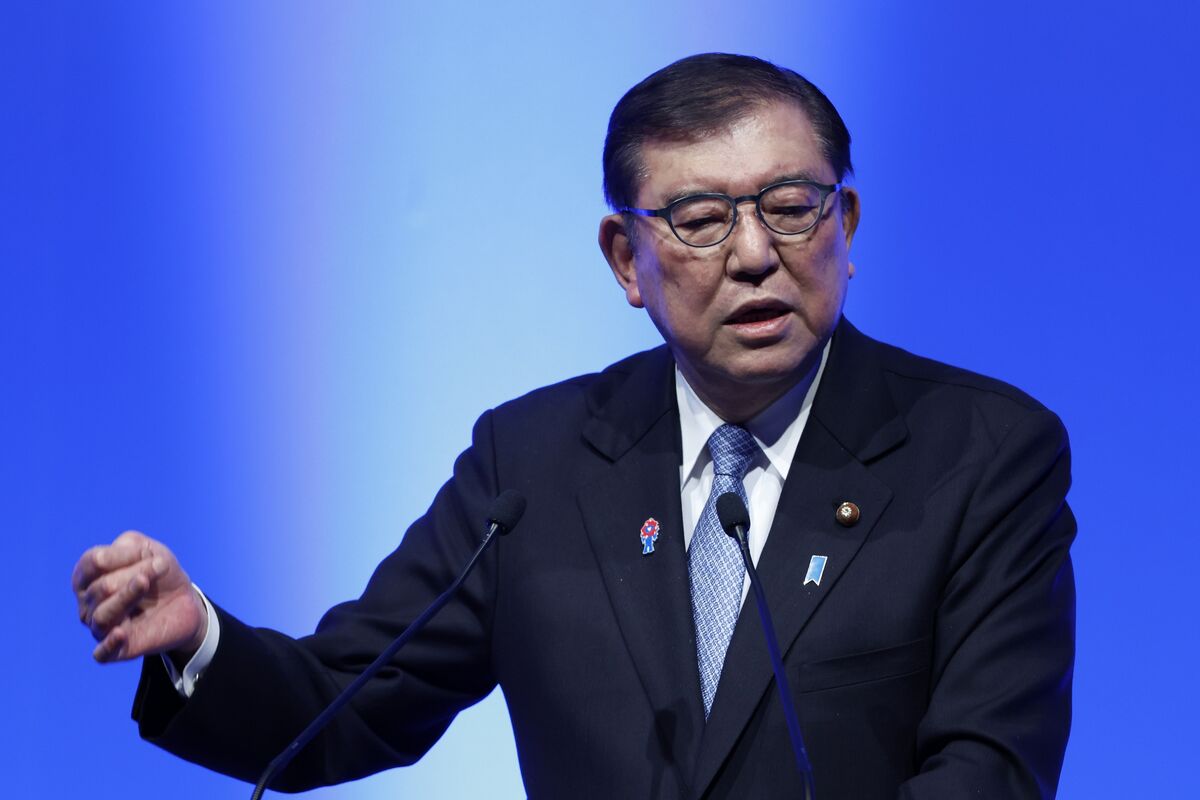 Japan’s Ishiba Support Plunges in Polls After Voucher Blunder