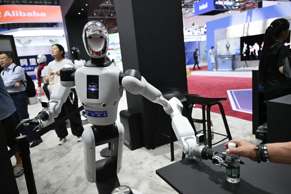 bloomberg.com - Thomas Black - AI Promises to Transform Robotics, Just Not Yet
