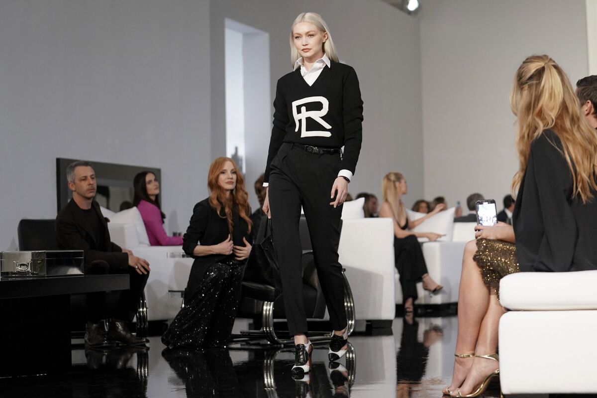 Ralph Lauren Returns to Runway in a Show of Relaxed Luxury - Bloomberg
