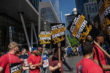 Long Island Rail Workers Strike In First Walkout Since 1994