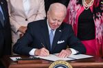 President Joe Biden signs an executive order to revise use-of-force policies for federal law enforcement&nbsp;in Washington, D.C., on&nbsp;May 25.&nbsp;