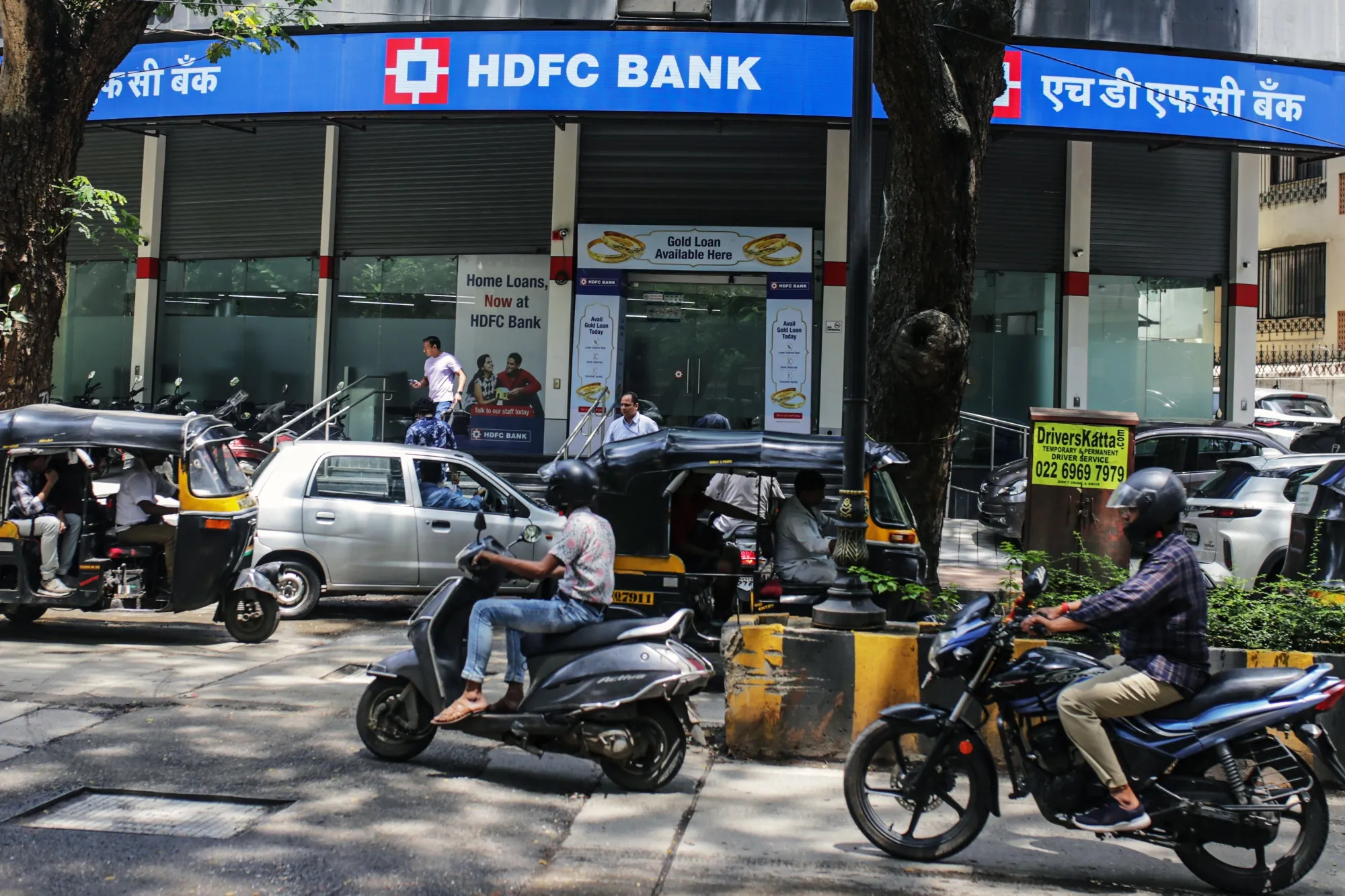 A HDFC Bank Ltd. bank branch in Mumbai.
