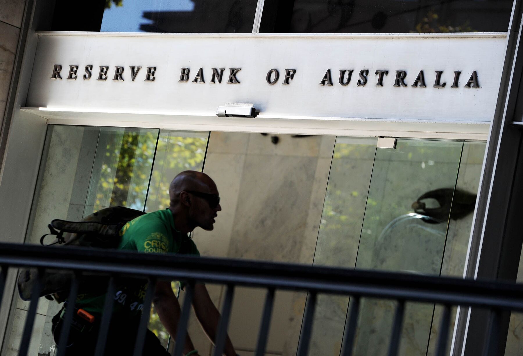 Reserve Bank Of Australia Cuts Core Inflation Forecast To 1-2% - Bloomberg