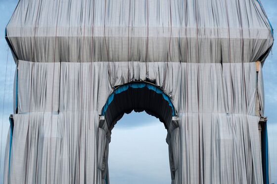 Christo’s Wrapped Arc de Triomphe Set for Moment of Glory