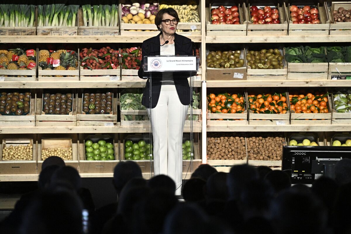 bloomberg.com - Nayla Razzouk - France Drawing Up Plan to Shield Food Output From Rival Imports