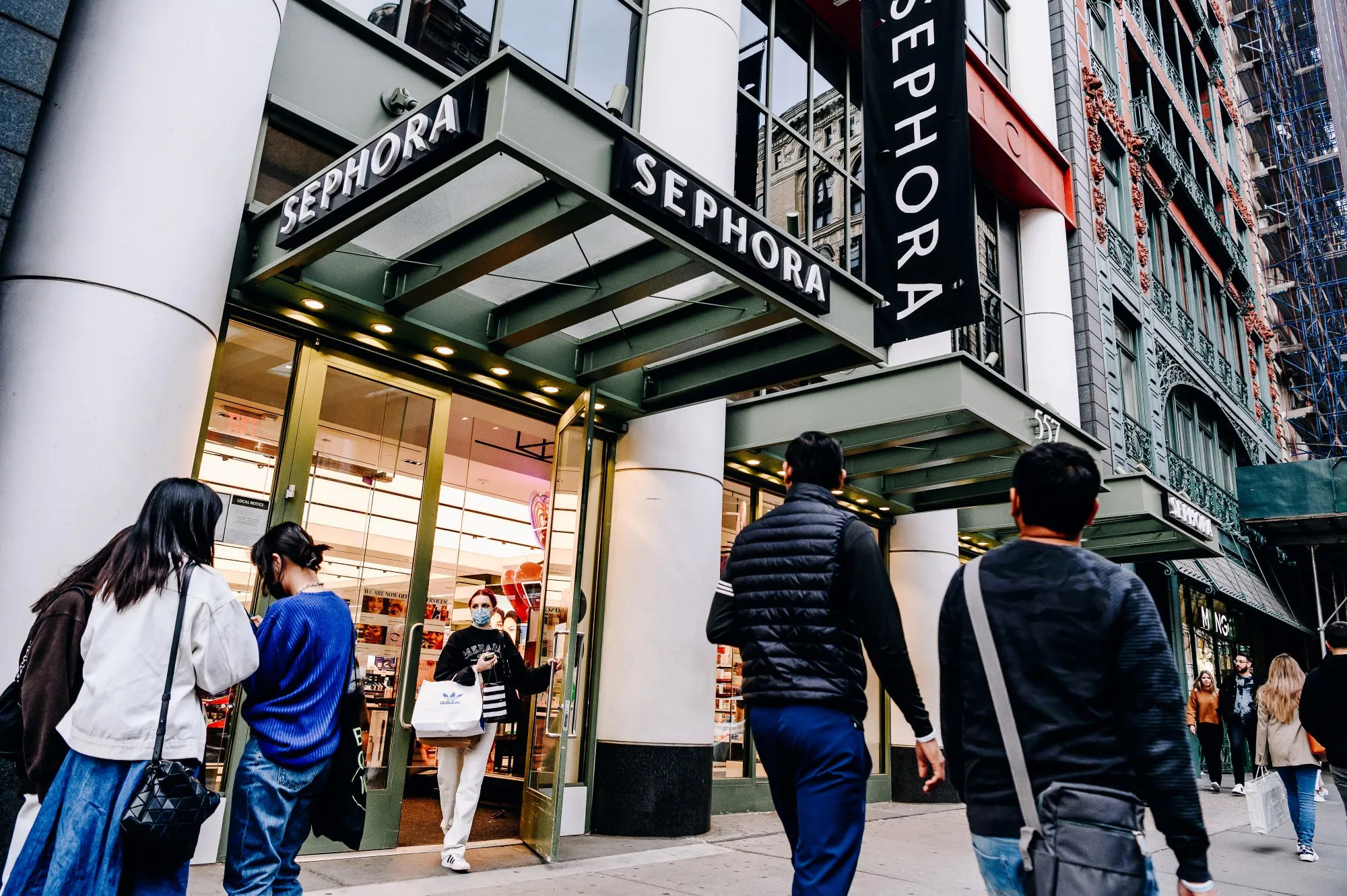 NYC Shopping As Supply Chain Delays Poised To Disrupt Peak Season Retail