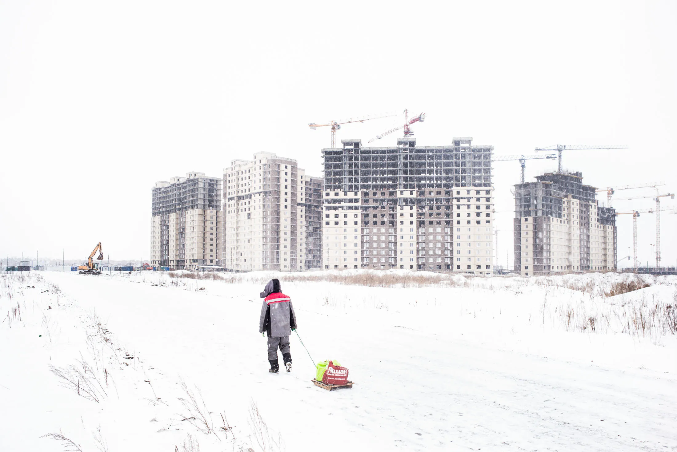 A new housing development on the outskirts of Moscow is being built by migrants from the former Soviet Union member states for Russian military families.
