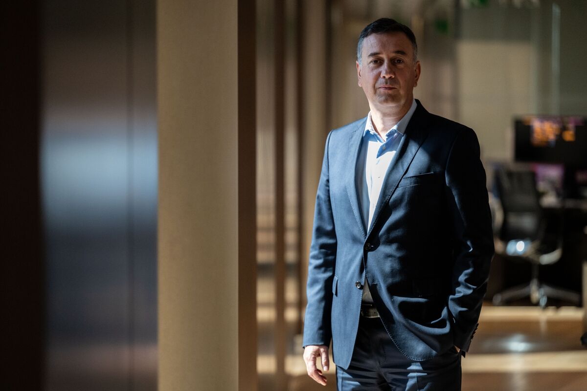 Holcim Says Europe Labor Shortage Hands Win to Asian Builders
