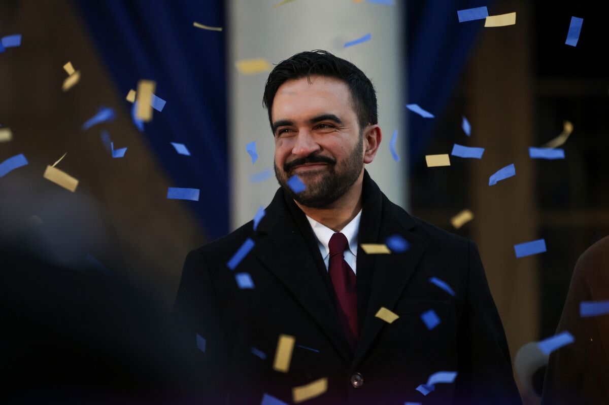 Bernie Sanders Swears in Zohran Mamdani as NYC Mayor