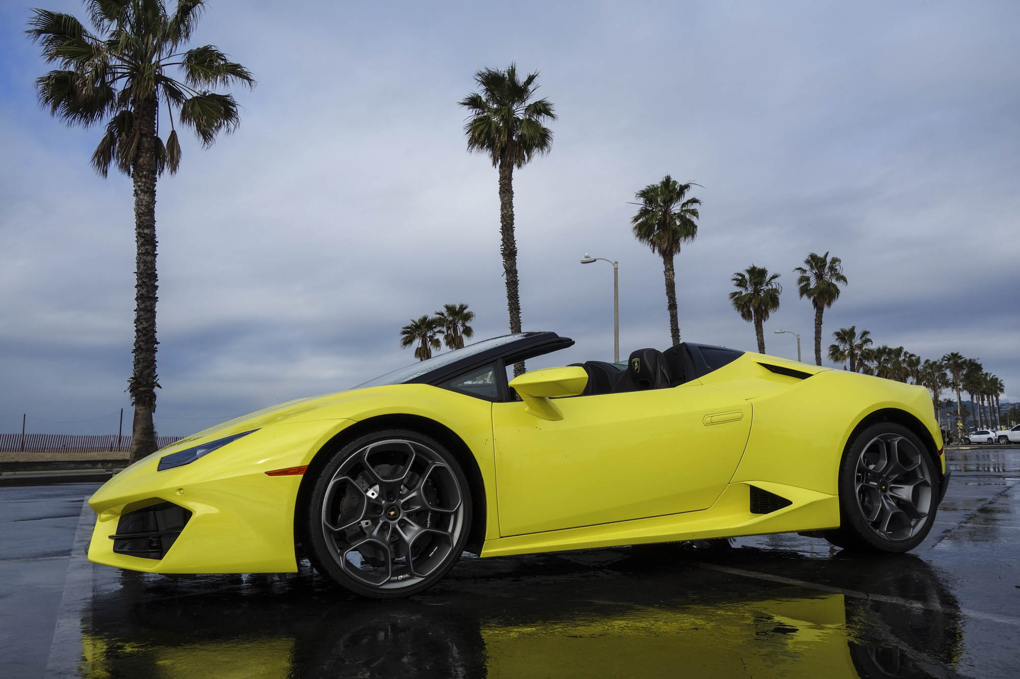 2017 Lamborghini Huracan LP 580-2 Spyder RWD Review - Bloomberg