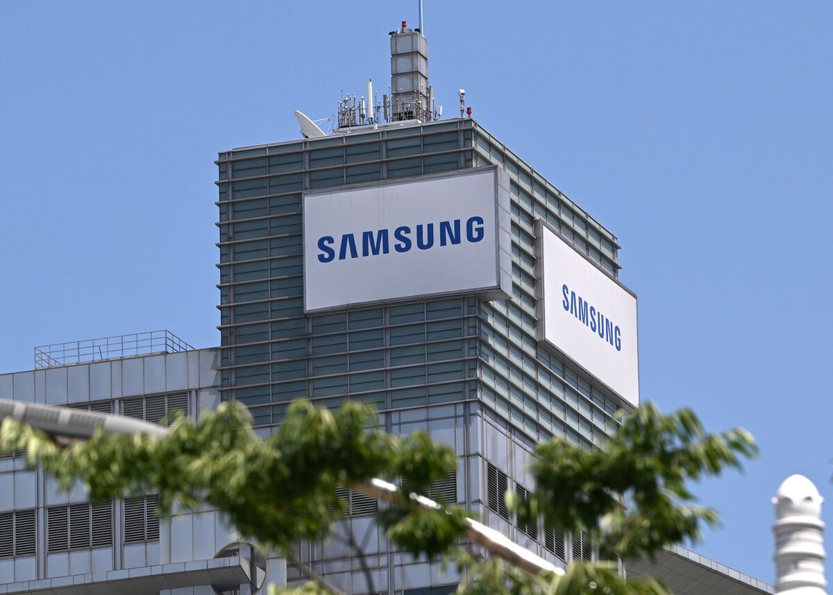 Samsung Takes Lead in Shipping Top-End AI Memory Chip Samples