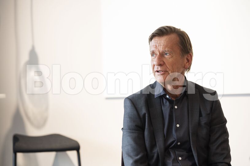 Volvo Car AB Counting on Hybrid Cars to Avoid Paying Hefty CO2 Fines