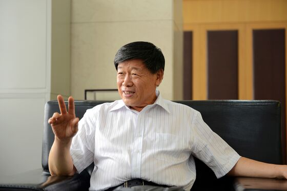 Chinese Tycoon Who Shook Up Global Aluminum Industry Dies at 73