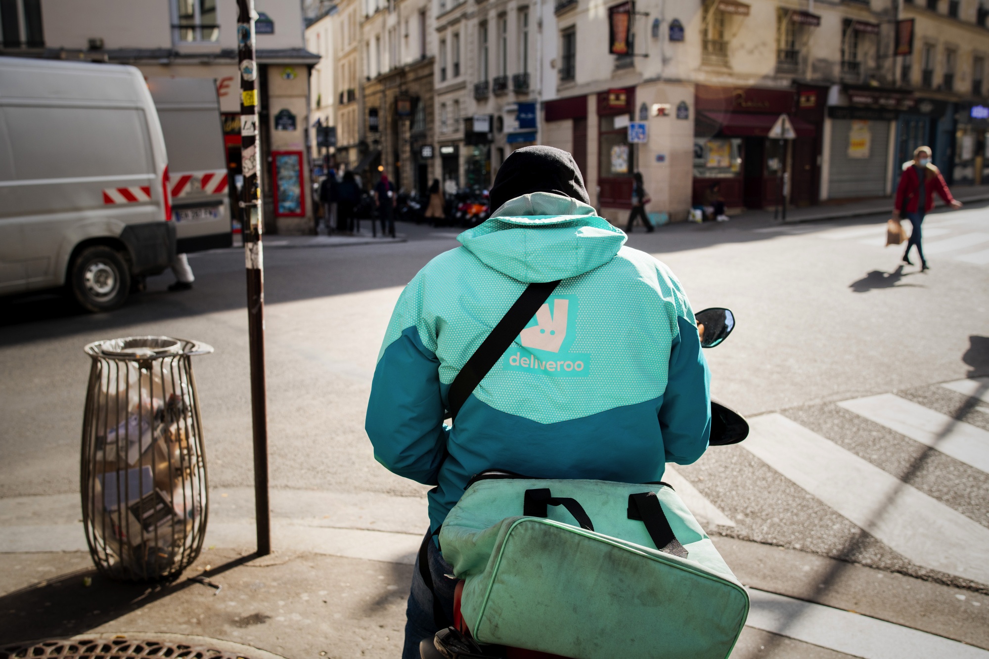 Deliveroo to Raise 1.4 Billion in IPO After Lockdown Surge