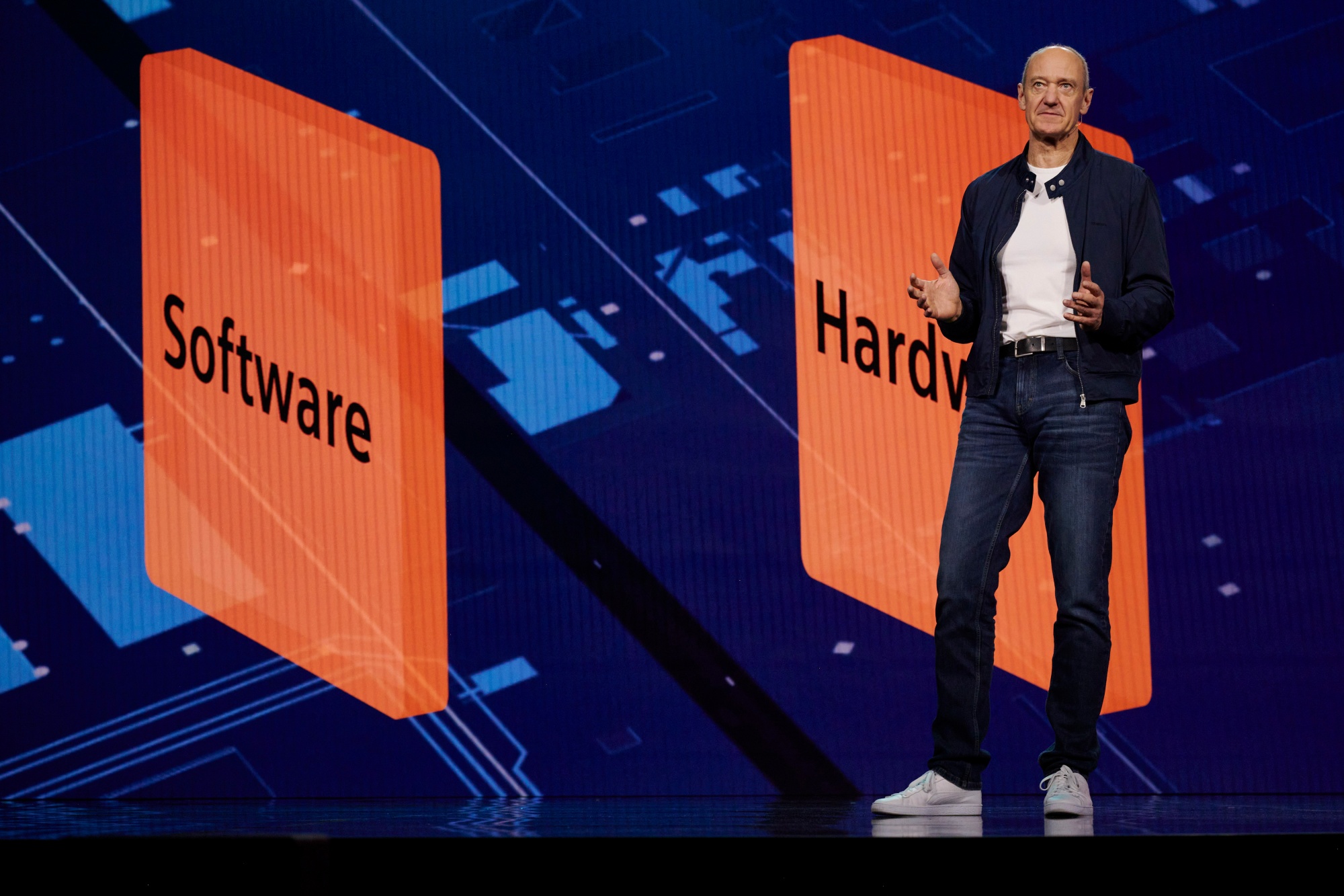 Siemens AG CEO Roland Busch expects the German manufacturer to profit from industrial AI. But investors are fretting about the software part.