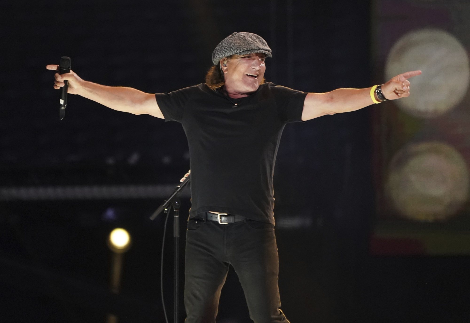 AC/DC's Brian Johnson Writes About His Cinderella Lives - Bloomberg