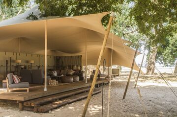 Ruckomechi Camp, Zimbabwe.