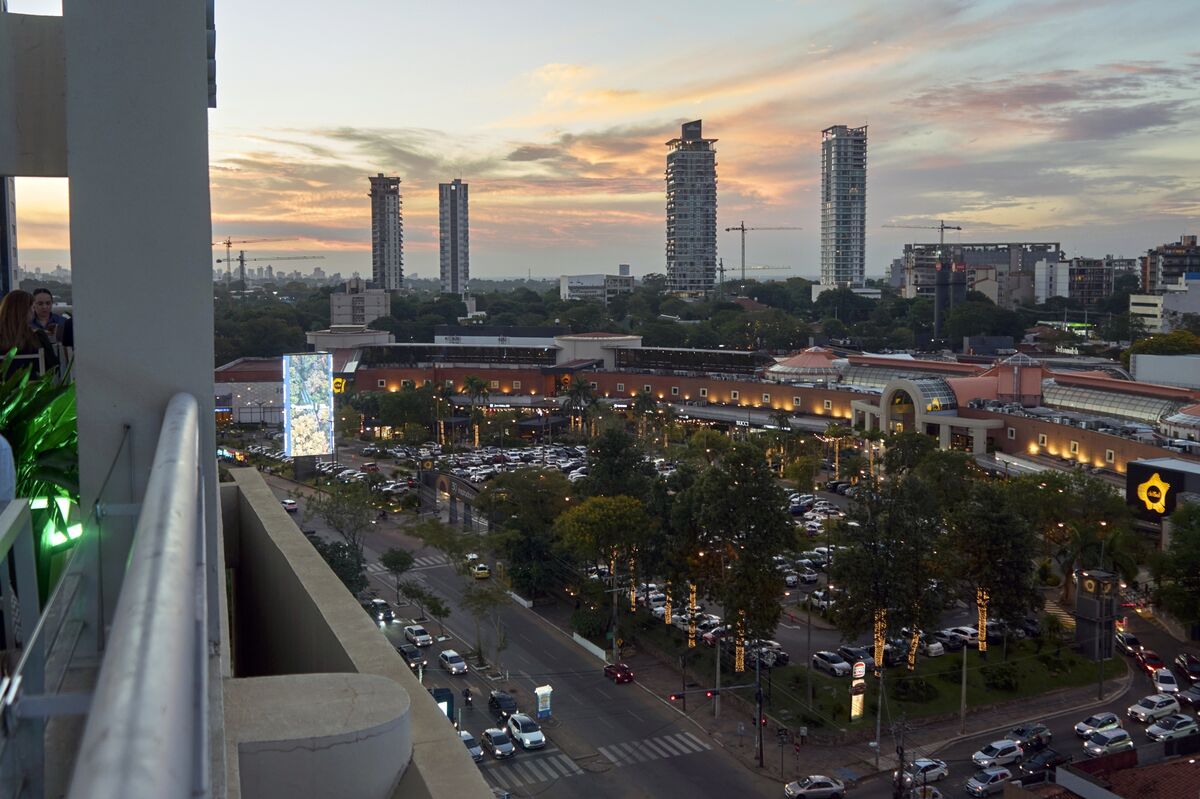 assets.bwbx.io image