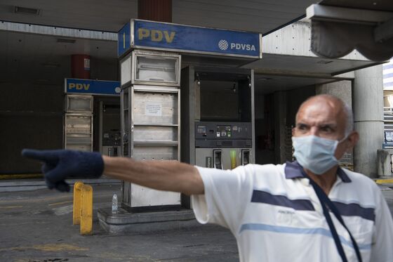 Venezuela Considers Privatizing Gas Stations in Historic Shift