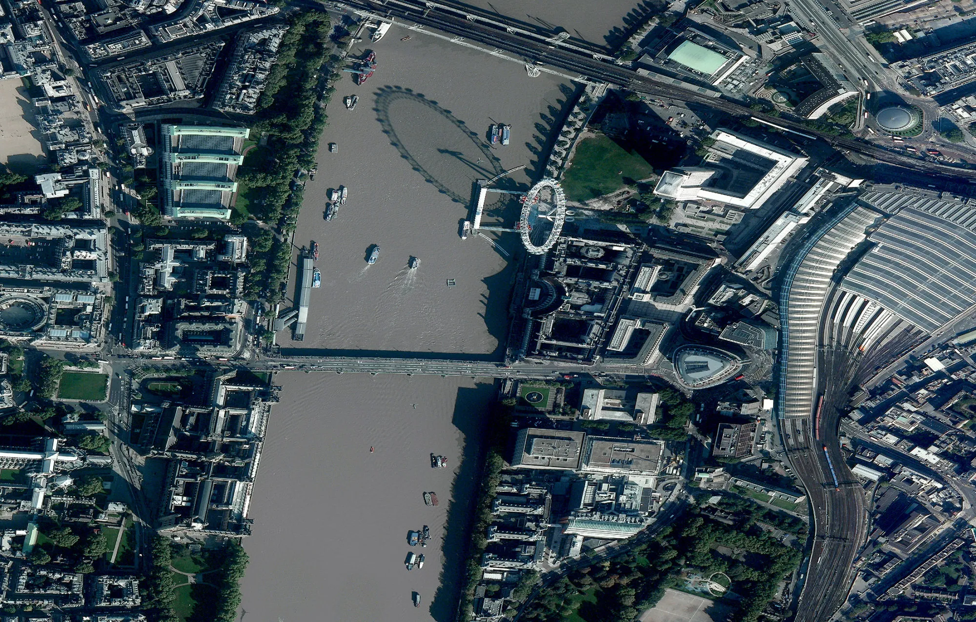 DigitalGlobe satellite image of London.
